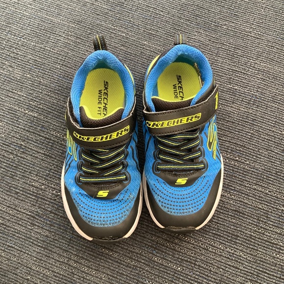 Sketchers size 11 Wide - Picture 1 of 6